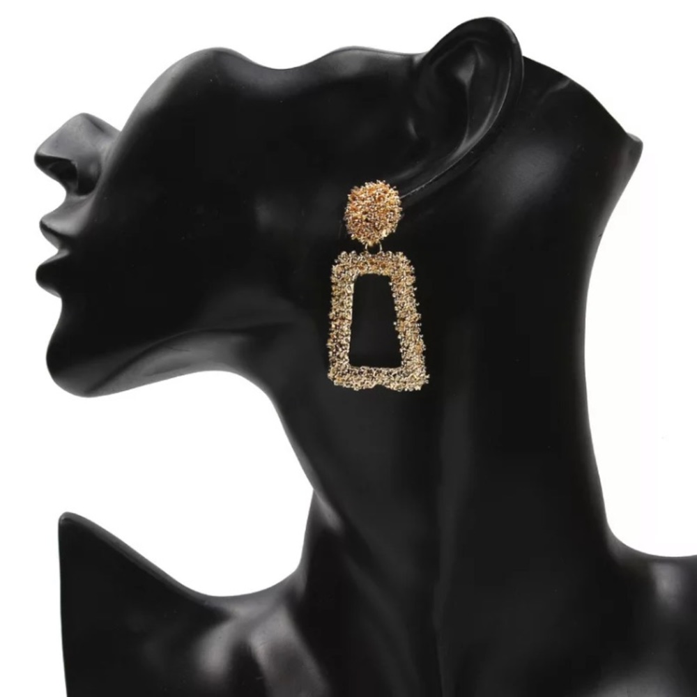 🔴𝟭𝟬/$𝟮𝟱🔴NEW Medium Quad Textured Earrings - Picture 6 of 13